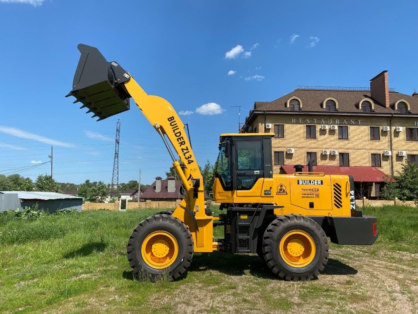 Фронтальный погрузчик Builder