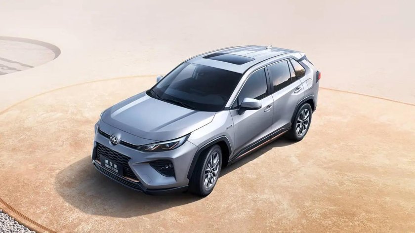 Новая тойота рав 4 2025