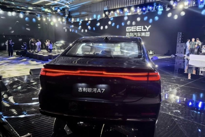 Geely galaxy a 7 em i