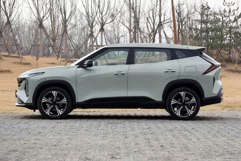 Новый Geely Atlas 2023