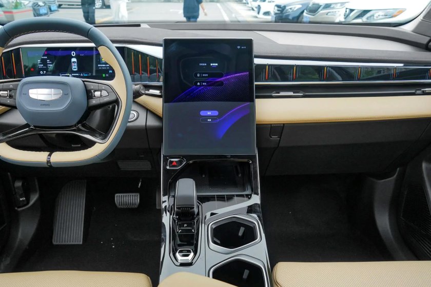 Новый джили атлас 2024