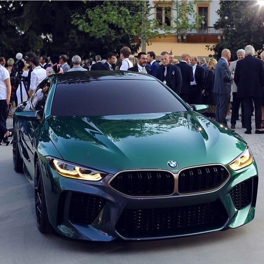 BMW m8 зеленая