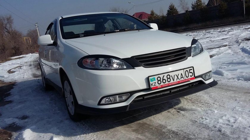 Решетка радиатора Chevrolet Gentra 95248660