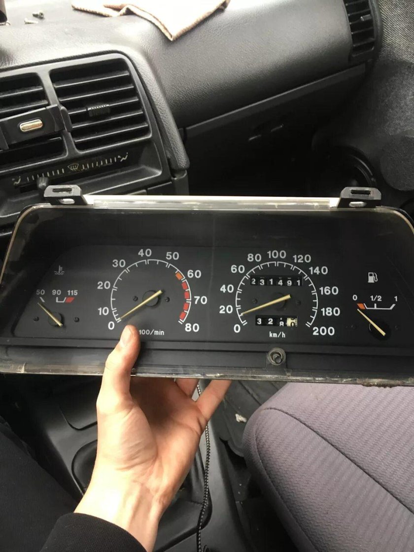 Панель приборов ВАЗ 2110 старого образца