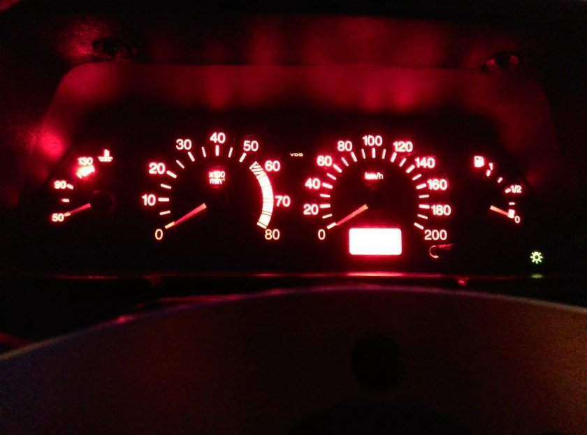 Красная приборка ВАЗ 2110