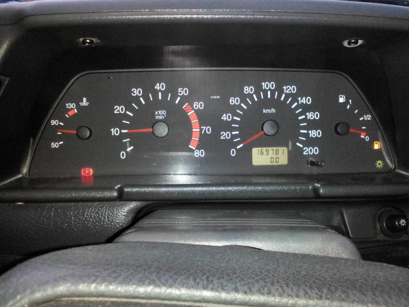 Приборная панель ВАЗ 2111