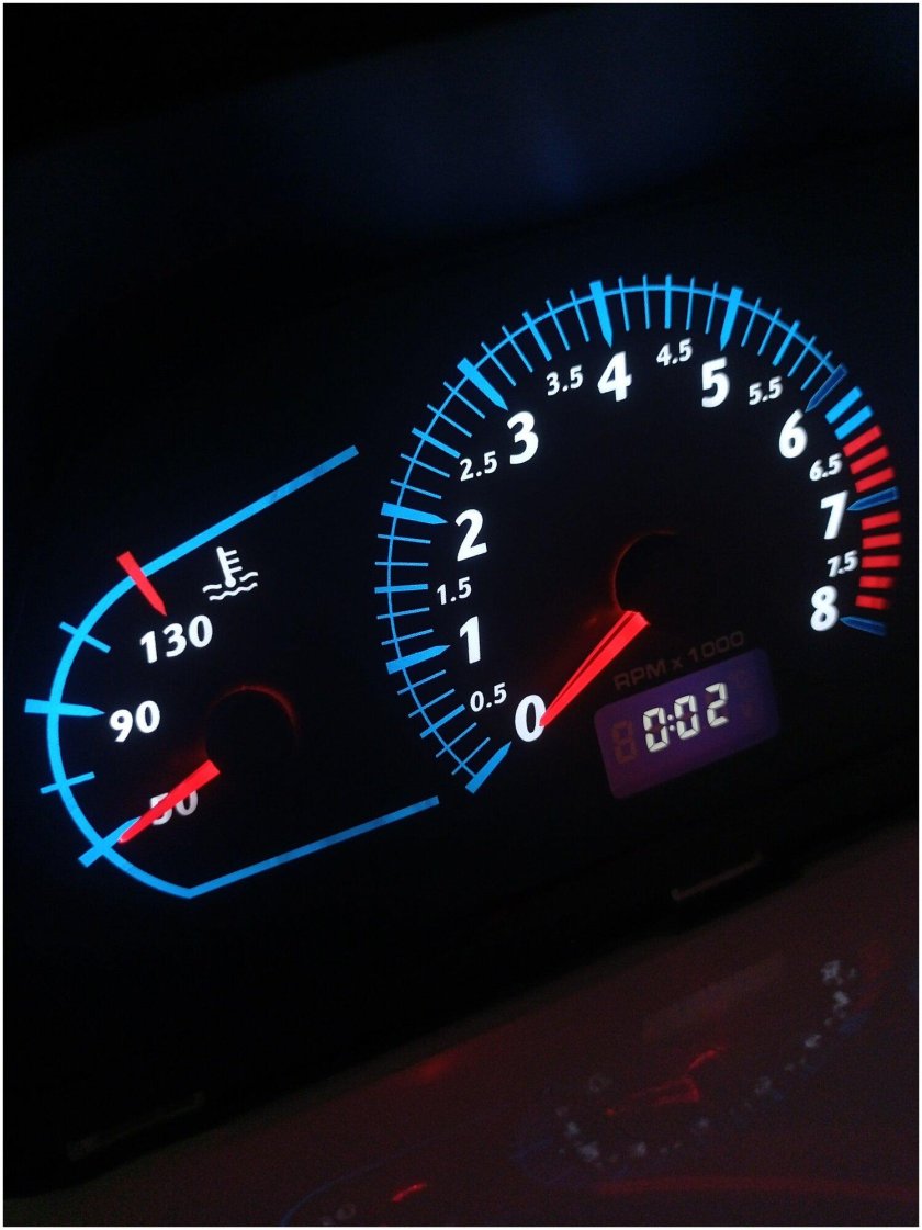 Тонированное стекло комбинации приборов для ВАЗ 2113-2115