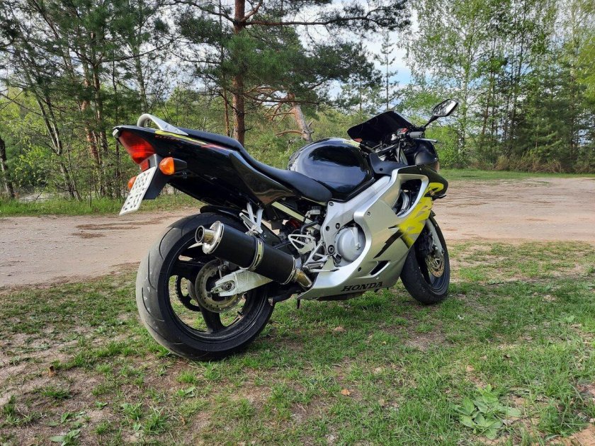 Хонда СБР 400р черная