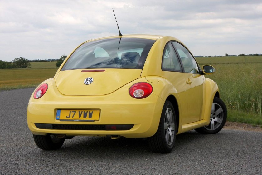 Beetle Volkswagen желтый