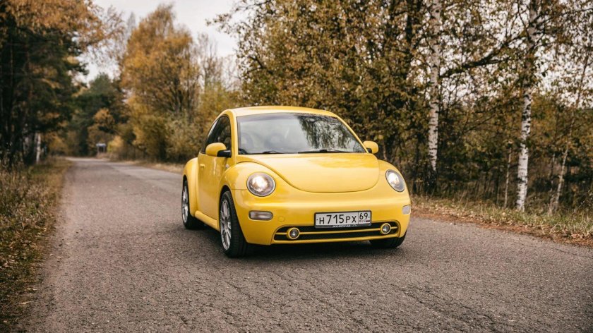 Volkswagen Жук желтый