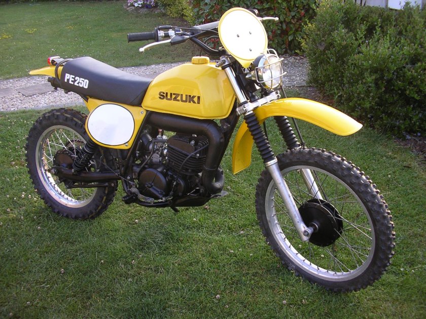 Suzuki pe 250