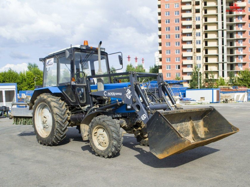 Колесный трактор Беларус-82.1