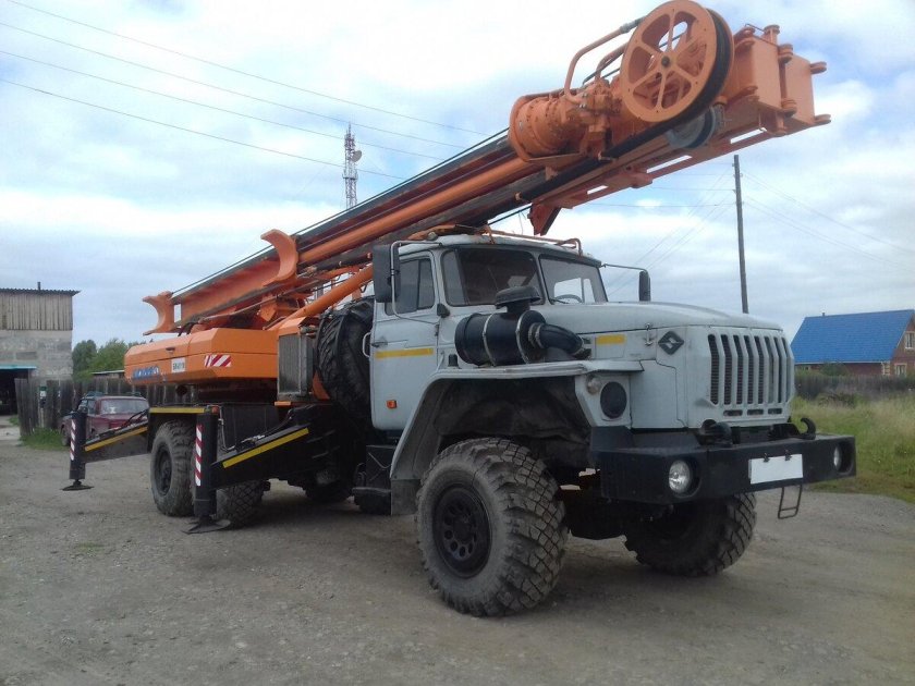 Бурильно-сваебойная машина БМ-811