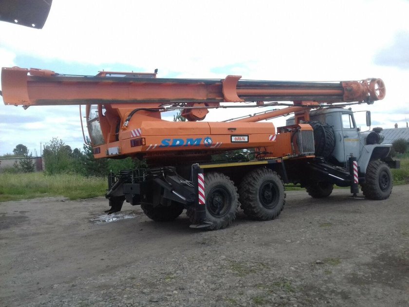 Бурильно-сваебойная машина бм-811