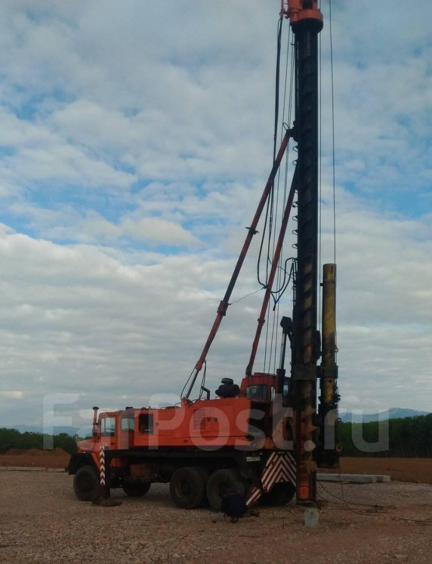 Буровая сваебойная машина магирус