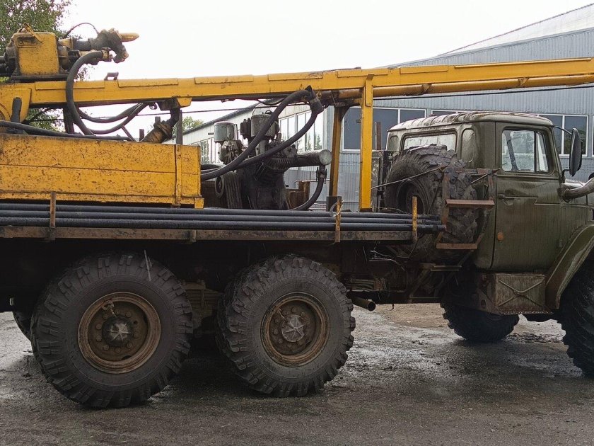 Зил 131 буровая урб 2а2