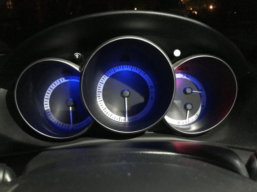 Mazda 3 приборка