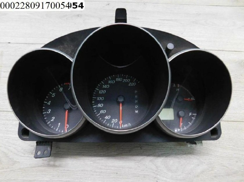 Mazda 3 BK панель приборов