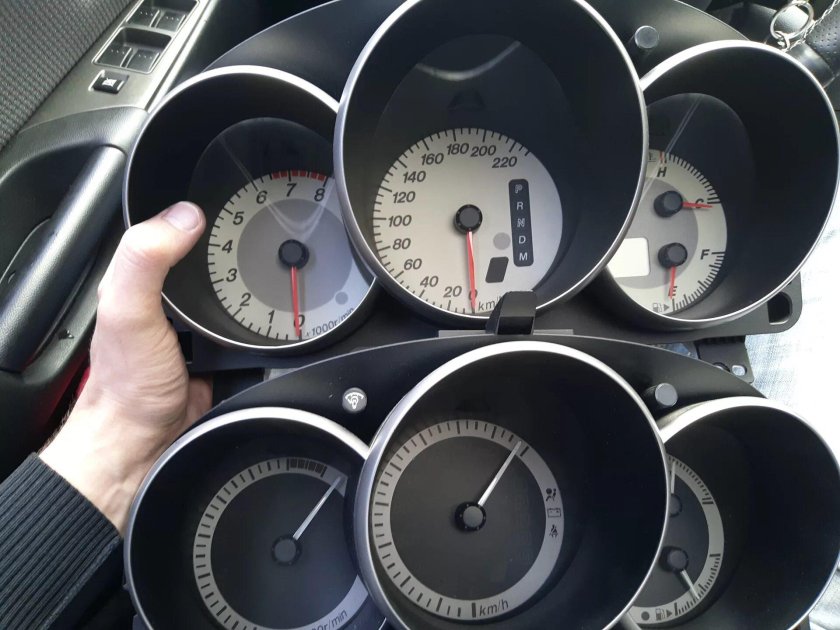 Панель приборов Мазда 3 2008 года