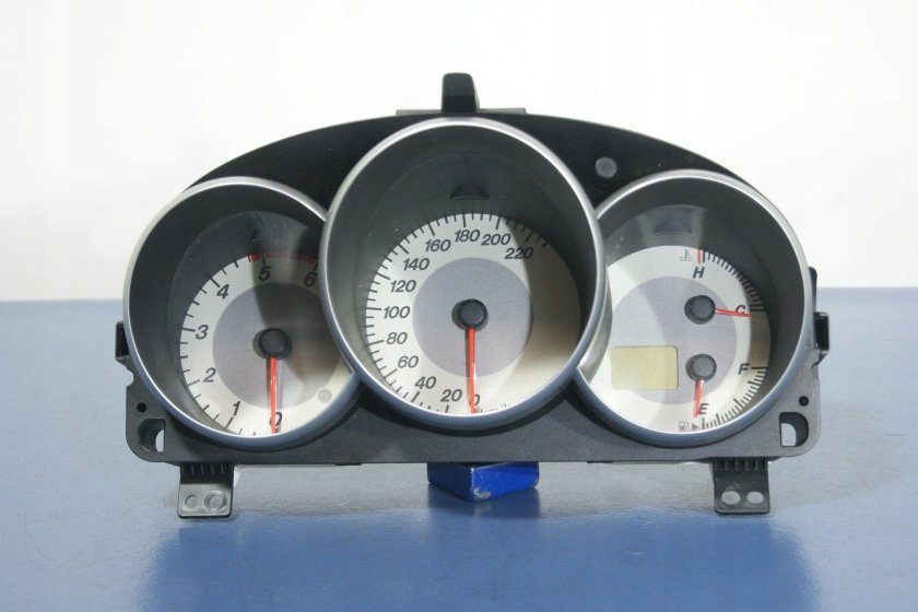 Приборная панель Мазда 3 БК