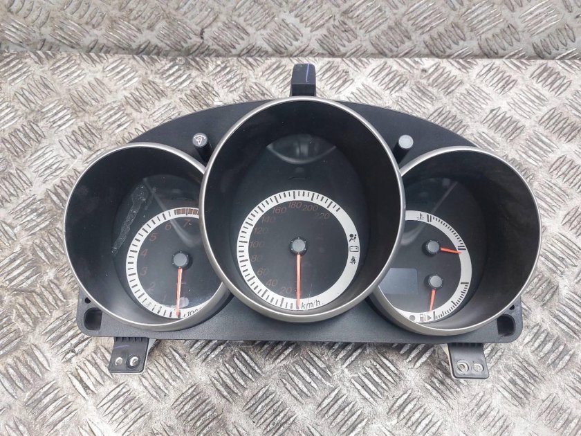 Приборная панель Мазда 3 BK