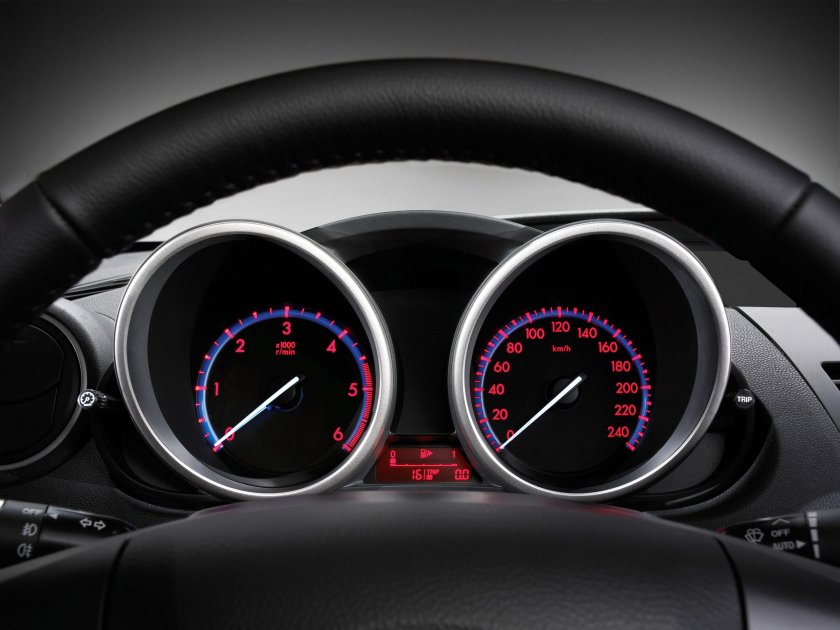 Mazda 3 BL приборка