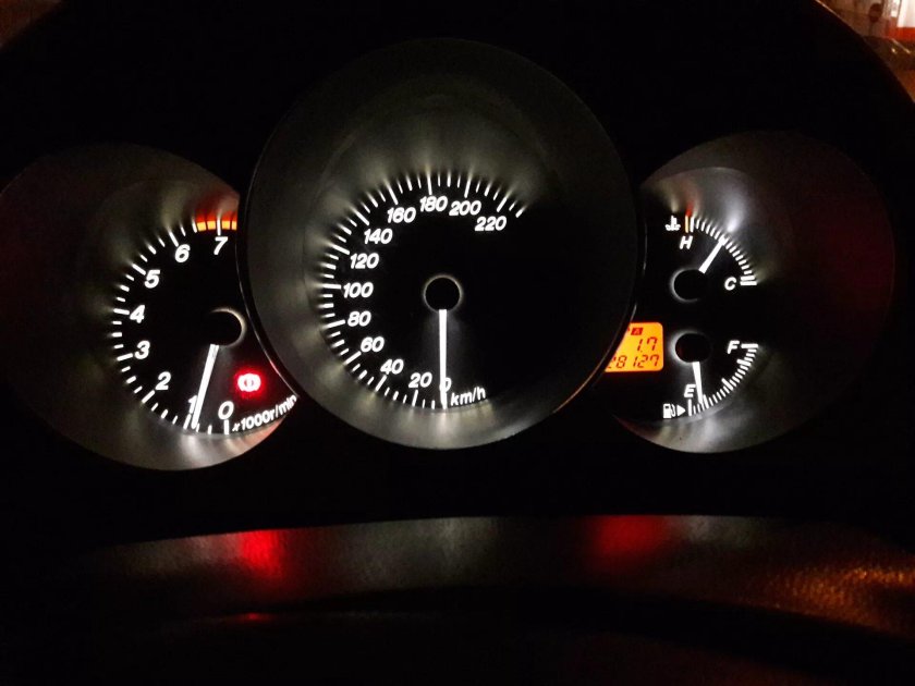 Пересвет приборки Мазда 3 БК