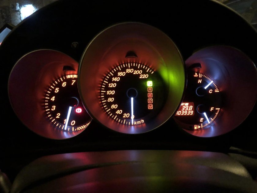 Приборная панель Мазда 3 2008