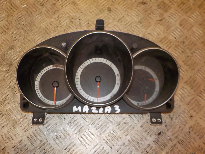 Mazda 3 BK панель приборов