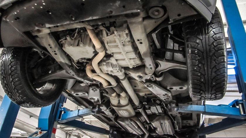 Cadillac SRX днище