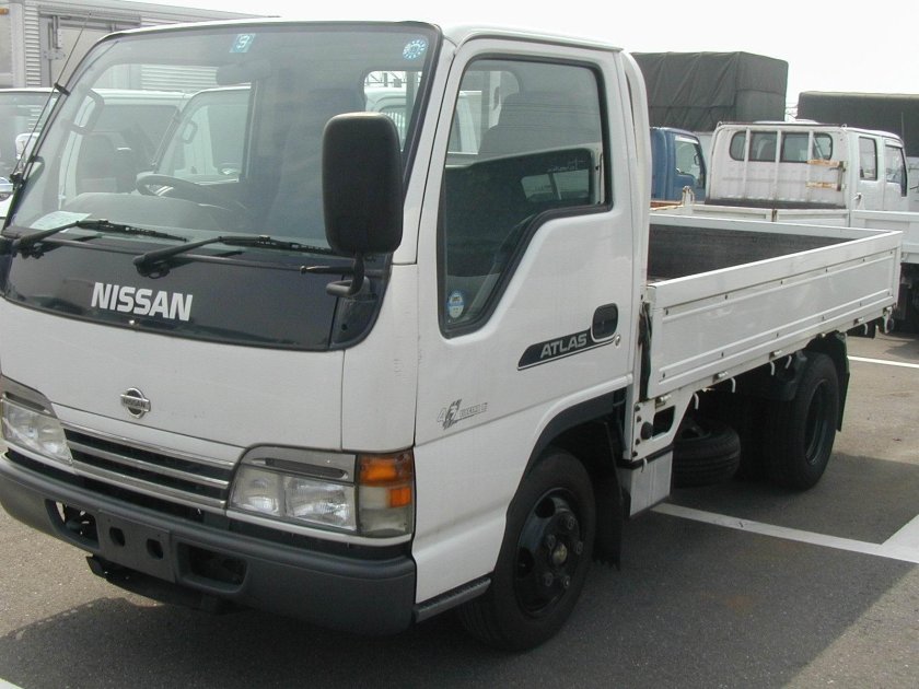 Грузовичок Ниссан атлас