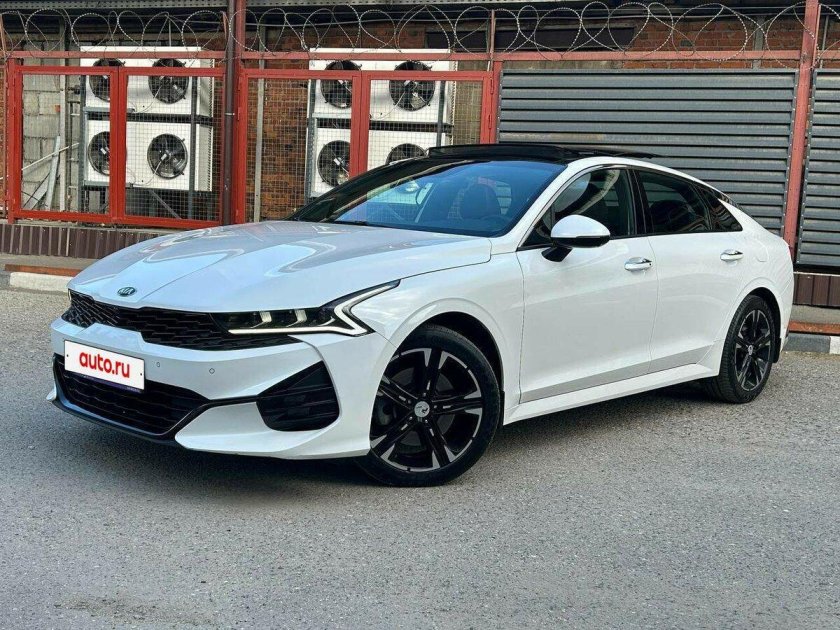 Белая киа к 5
