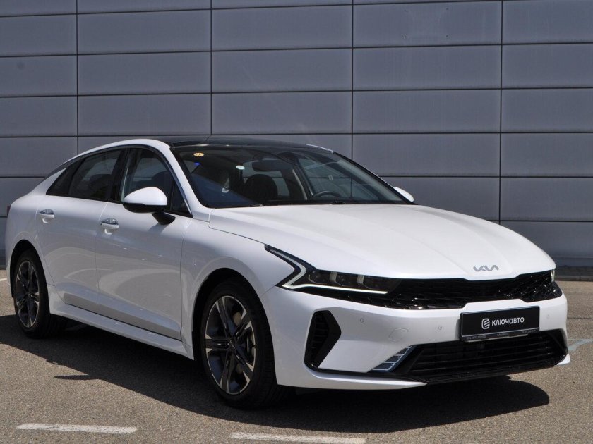Белая киа к 5