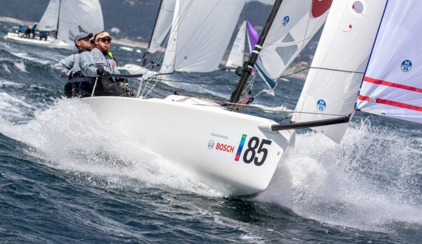 Парусная яхта j70