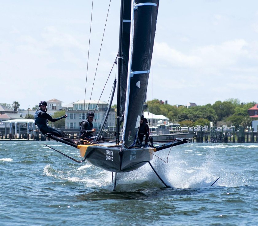 Катамаран моторный