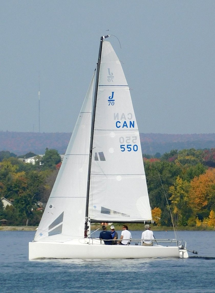 Парусная лодка