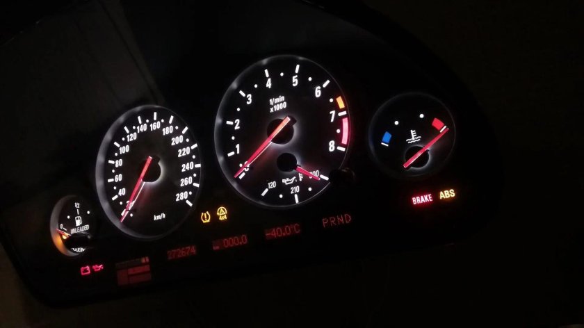 Пересвет приборной панели БМВ