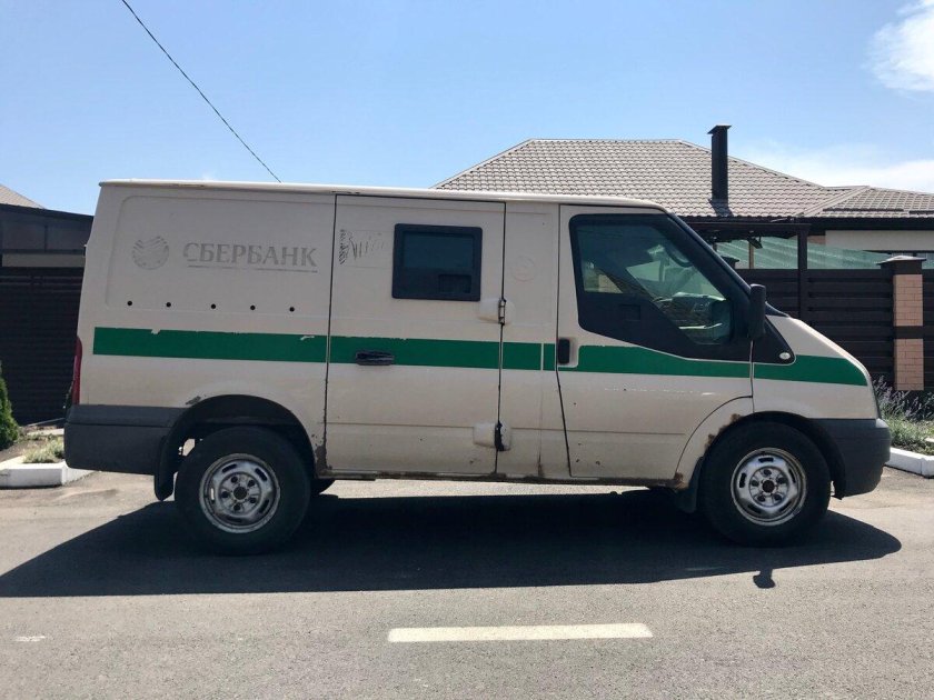 Инкассаторский автомобиль