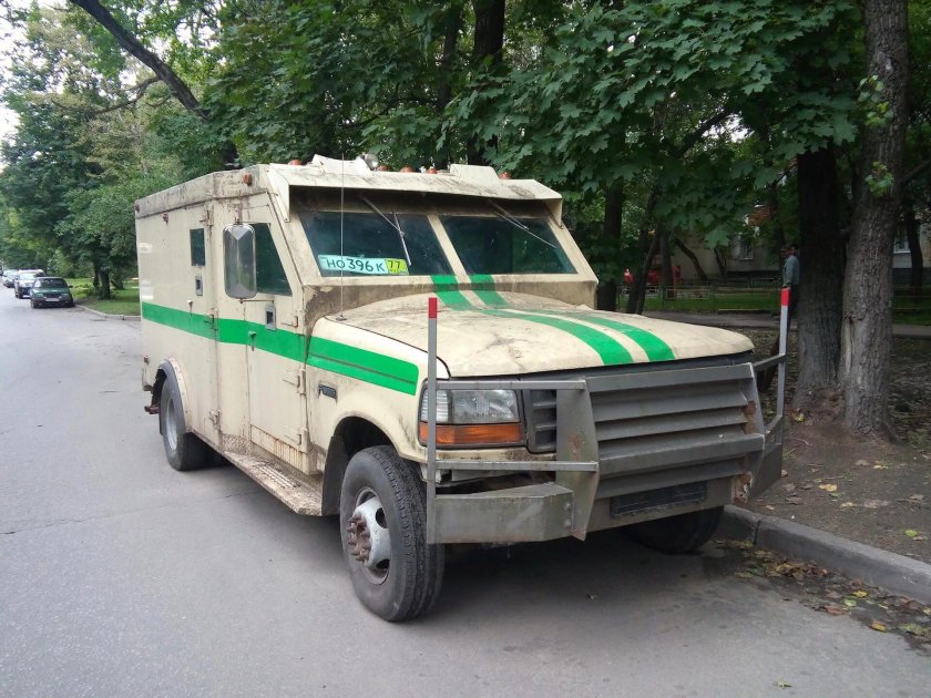 Броневик GMC инкассатор