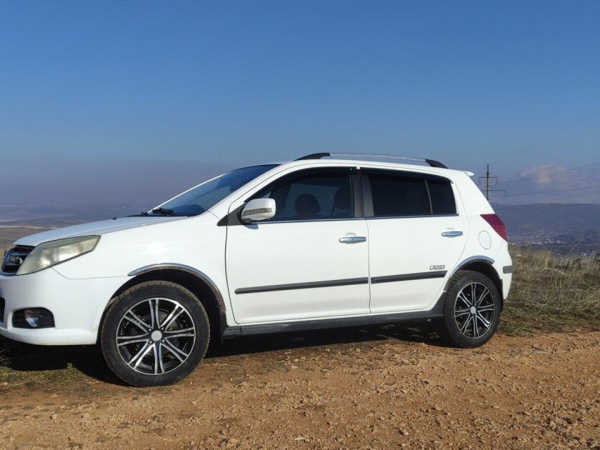 Geely mk cross 2012