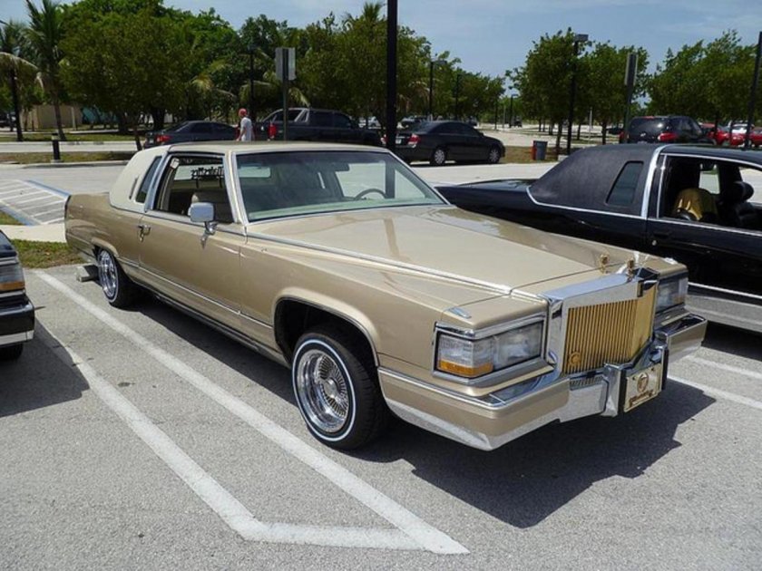 Cadillac Fleetwood 1990