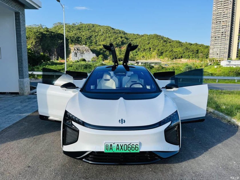 Автомобиль hiphi