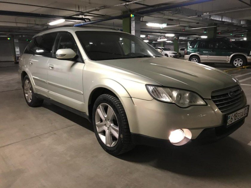 Субару Аутбек цвет шампанское