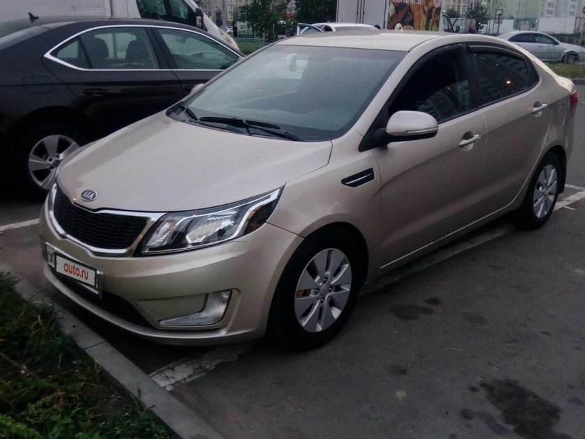 Киа Рио бежевый