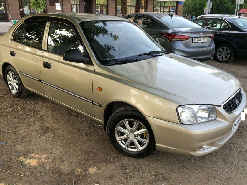 Hyundai Accent бежевый цвет 2003