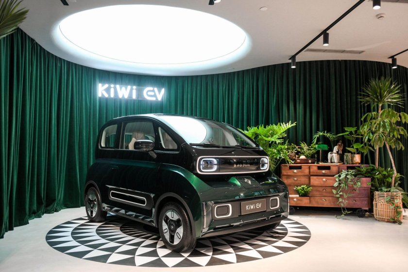 Мини электромобили из Китая 3 двери 4 места