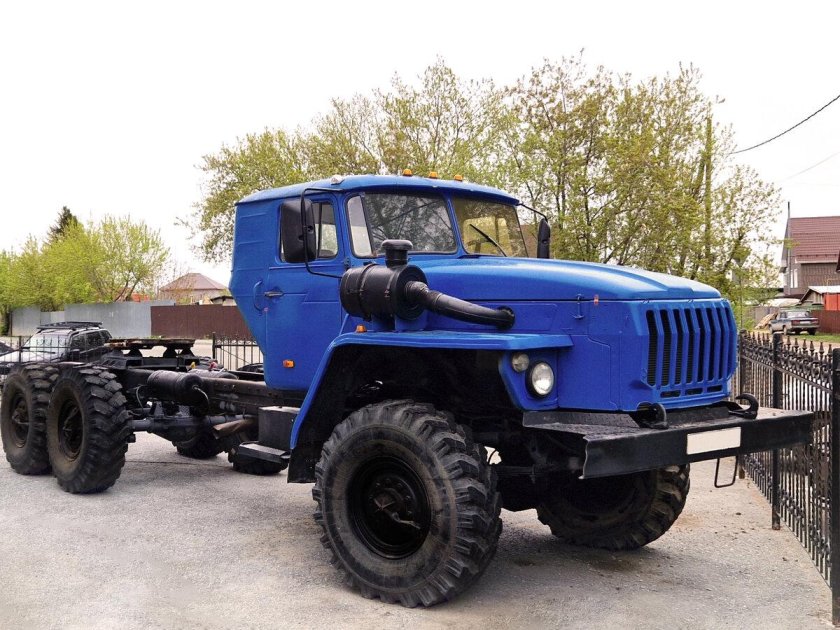 Урал 44202 седельный тягач