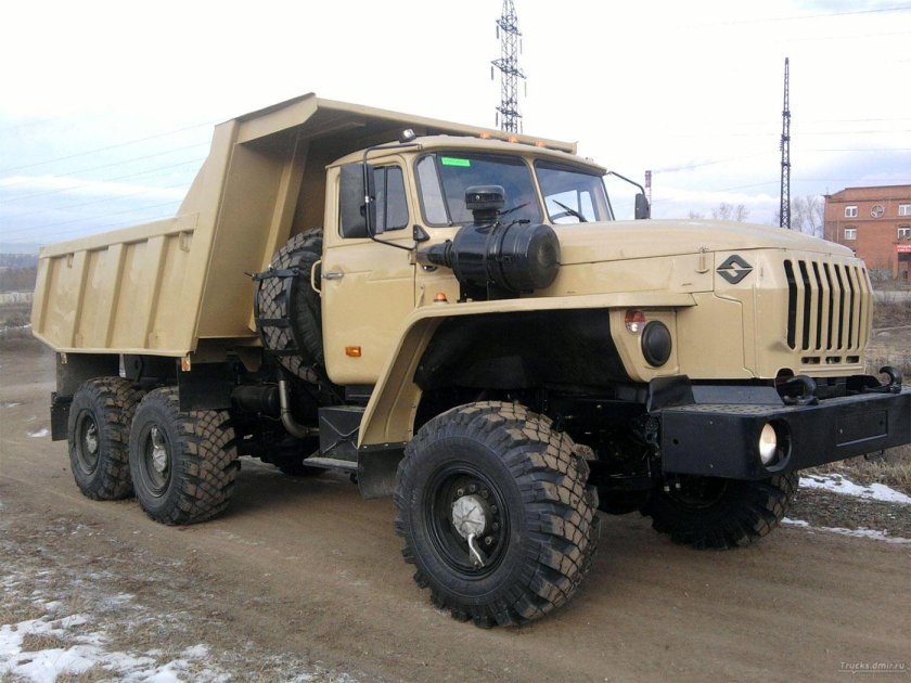 Самосвал Урал-5557-40