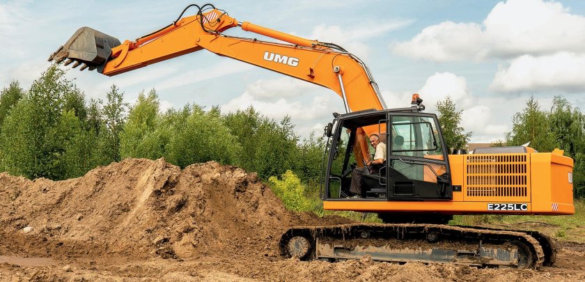 Экскаватор UMG 330