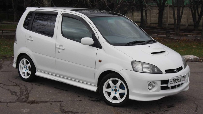 Daihatsu YRV